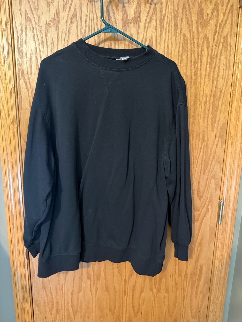 GAP Women's Black Crewneck Sweater